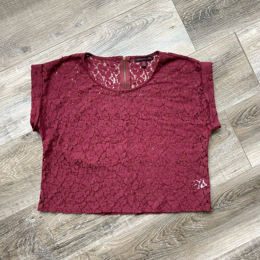 MATERIAL GIRL Red Lace Cropped Top with Short Sleeves and Brass Zipper